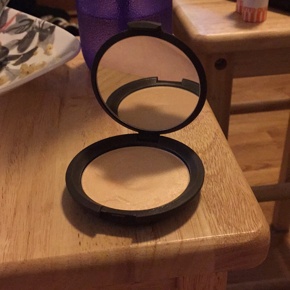 Becca highlight in Moonstone